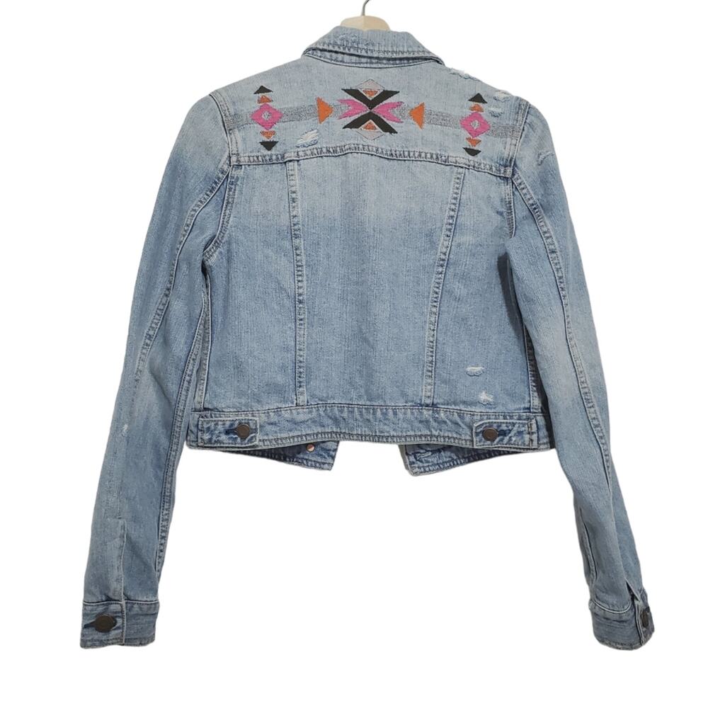 AEO | Distressed Embroiderd Fade Wash Denim Crop Jean Jacket